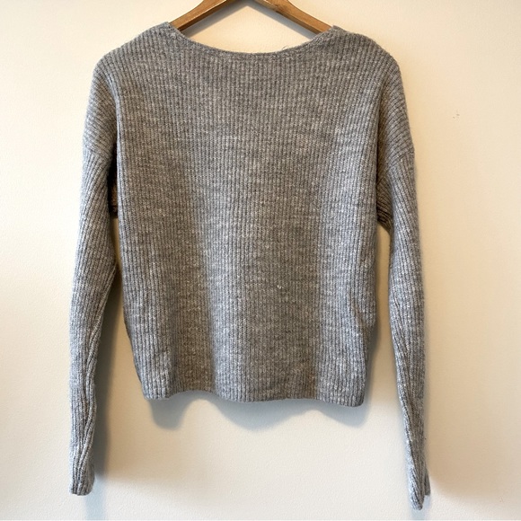 Soft grey knit sweater - Picture 2 of 7